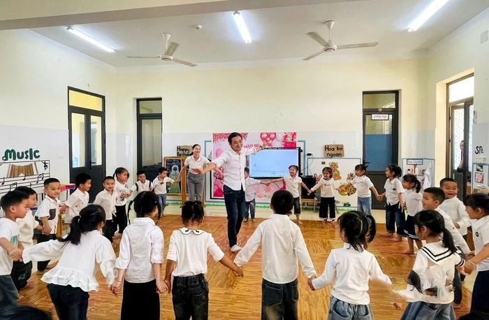 Thầy Hạnh trong giờ dạy học
