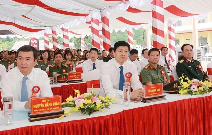 Lãnh đạo tỉnh Lạng Sơn cùng các đại biểu dự lễ khai giảng và khánh thành Trường Phổ thông nội trú TH&THCS Mẫu Sơn