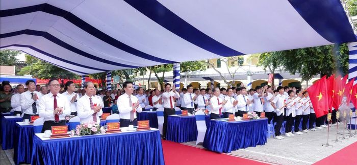 Lãnh đạo Trung ương và TP Hải Phòng dự Lễ khai giảng tại điểm cầu Trường THPT Ngô Quyền. Ảnh: Báo Hải Phòng