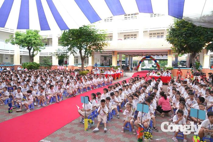 Không khí ngày khai giảng ở Trường Tiểu học Lê Văn Tám (phường Tân Mỹ, TP.HCM). Ảnh: Chu Phương.