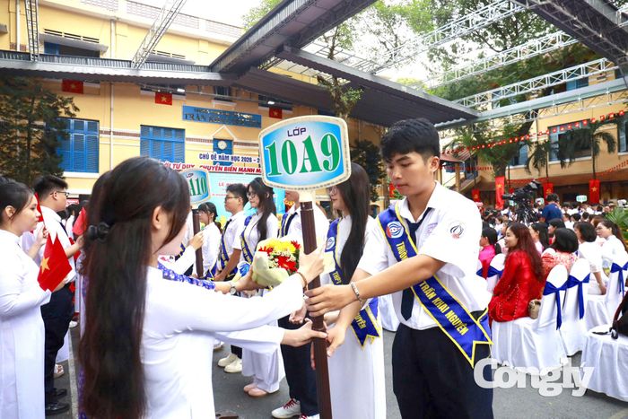 Không khí rộn ràng ở Trường THPT Trần Khai Nguyên (phường An Đông).