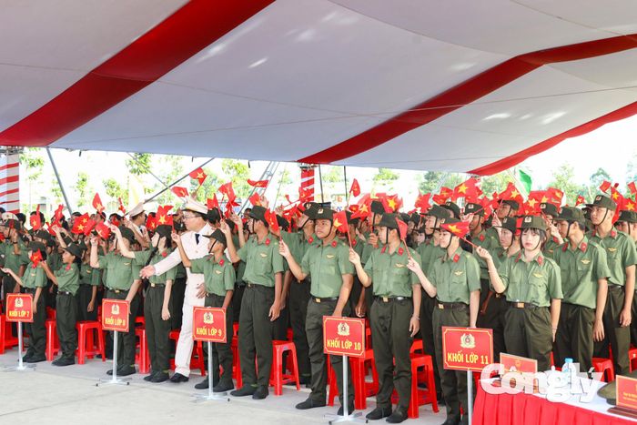Học sinh Trường Văn hóa Công an nhân dân III trong ngày khai giảng năm học đầu tiên.