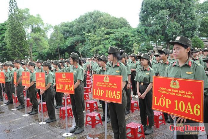 Trường Văn hóa Công an nhân dân II khai giảng năm học đầu tiên.