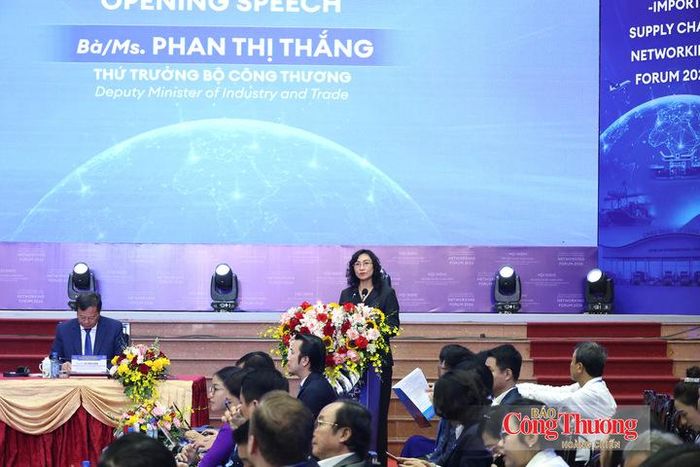 Thứ trưởng Phan Thị Thắng đề nghị tỉnh Tây Ninh tiếp thu tối đa ý kiến, đề xuất, kiến nghị của các doanh nghiệp và đối tác tại hội nghị trên tinh thần cởi mở, khơi thông mọi nguồn lực trong hỗ trợ sản xuất, xuất khẩu...