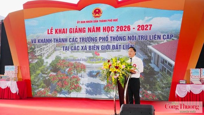 Chủ tịch UBND thành phố Huế Lê Trí Thanh phát biểu tại buổi lễ.