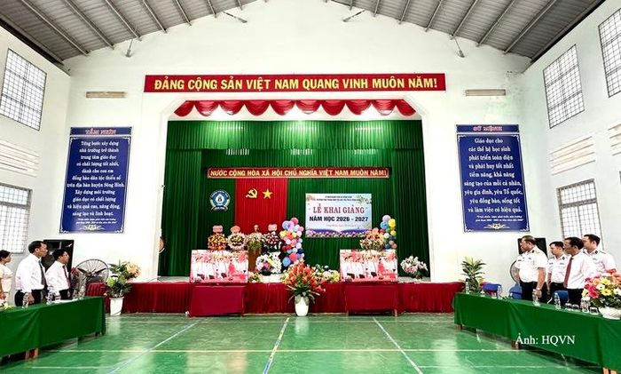 Quang cảnh Lễ khai giảng năm học 2026 - 2027 tại Trường Phổ thông dân tộc nội trú Trung học cơ sở Sông Hinh.