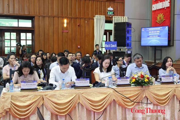 Các đại biểu tham dự hội nghị