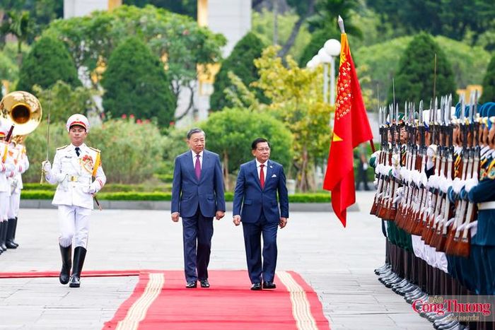 Tổng Bí thư, Chủ tịch nước Tô Lâm cùng Tổng thống Myanmar Min Aung Hlaing duyệt đội danh dự.
