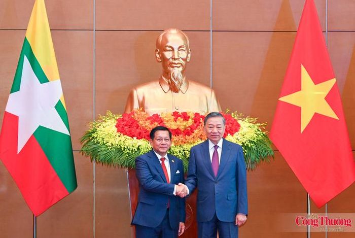 Tổng Bí thư, Chủ tịch nước Tô Lâm cùng Tổng thống Myanmar Min Aung Hlaing chụp ảnh chung tại hội đàm.