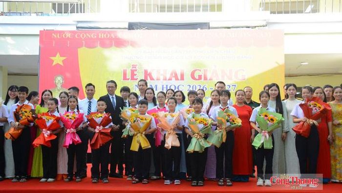 Trường THCS Nguyễn Lương Bằng được thành lập trên cơ sở hợp nhất Trường THCS Nguyễn Bá Phát và Trường THCS Nguyễn Lương Bằng. Năm học 2026 - 2027, thông điệp hành động của thầy và trò nhà trường là: “Đoàn kết kiến tạo - kỷ cương trách nhiệm - đổi mới vươn lên”, tập trung nâng cao chất lượng giáo dục toàn diện; chú trọng chất lượng đại trà, giáo dục mũi nhọn; đổi mới phương pháp dạy học, kiểm tra, đánh giá theo hướng phát triển phẩm chất và năng lực học sinh.
