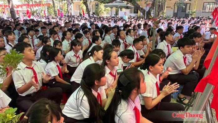 Học sinh tại TP. Đà Nẵng cùng với 23 triệu học sinh trong cả nước nô nức bước vào năm học mới 2026 - 2027.