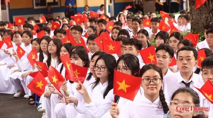 Năm học 2026-2027, trường THPT Trần Khai Nguyên có 16 lớp 10 với 716 học sinh.