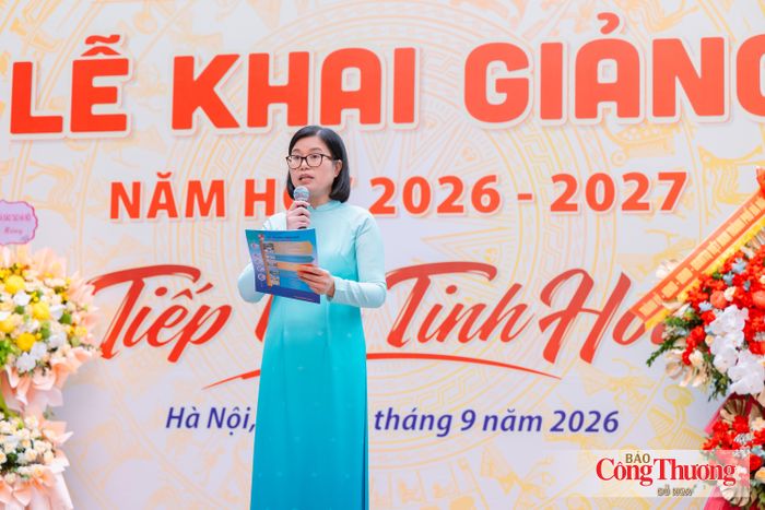 Nhà giáo Ưu tú Đào Thị Thủy, Hiệu trưởng Trường Tiểu học Đoàn Thị Điểm - Hà Nội phát biểu tại lễ khai giảng năm học mới.