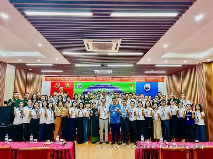 Lễ khai giảng tại Trường Đại học Kinh tế - Kỹ thuật Công nghiệp (UNETI) cơ sở Ninh Bình.