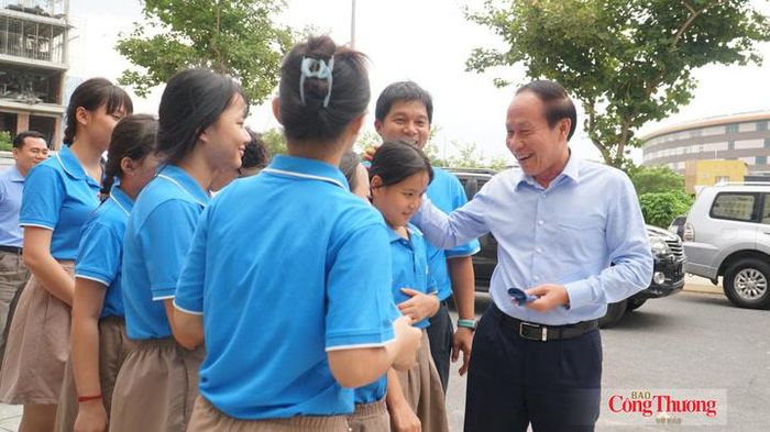 Phó Thủ tướng Lê Tiến Châu thăm hỏi, chúc mừng các em học sinh trường Tiểu học, THCS và THPT Hy Vọng bước vào năm học mới 2026 - 2027