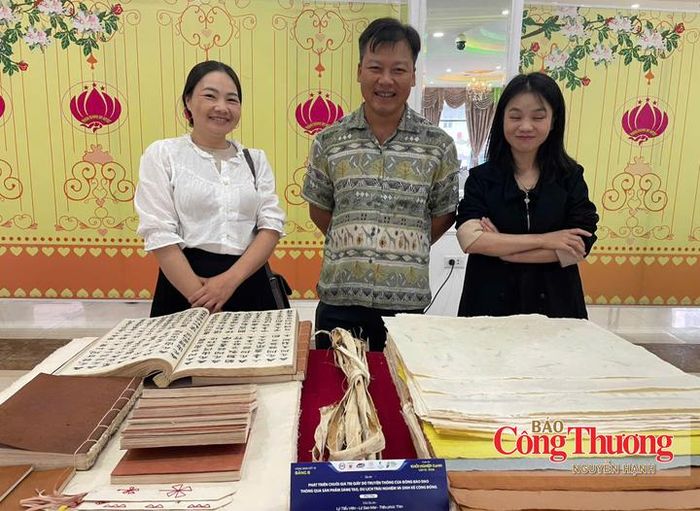 Nhóm Dự án Phát triển chuỗi giá trị giấy dó truyền thống của đồng bào dao thông qua sản phẩm sáng tạo, du lịch trải nghiệm và sinh kế cộng đồng.