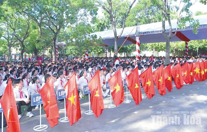 Thầy trò Trường THCS Trần Mai Ninh trong lễ khai giảng năm học 2025-2026 (nay là Trường TH&THCS Trần Mai Ninh).