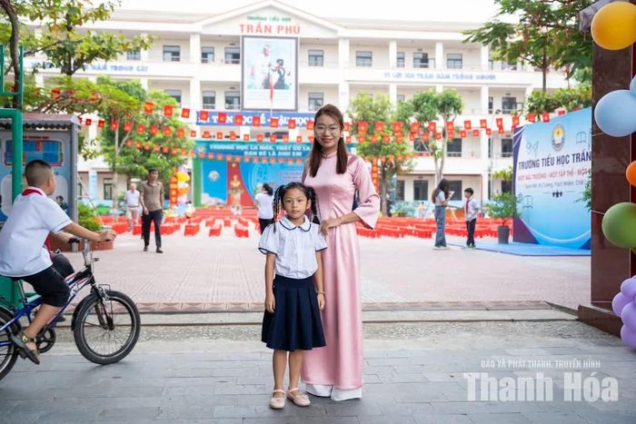 Năm học 2026-2027 bắt đầu với niềm vui, sự háo hức của học sinh và những kỳ vọng của thầy cô, gia đình. Từ những trang vở mới, các em tiếp tục hành trình học tập, rèn luyện và nuôi dưỡng những ước mơ của mình.
