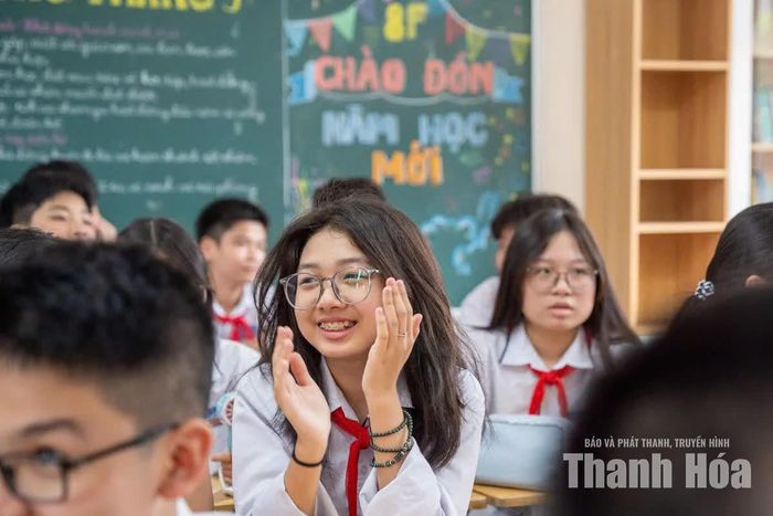 Những gương mặt học sinh rạng rỡ trong thời điểm tiếng trống khai giảng năm học mới vang lên.