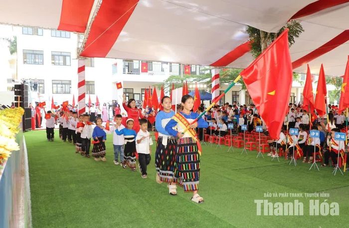Nghi thức đón học sinh đầu cấp của Trường Phổ thông Nội trú TH&THCS Yên Khương.