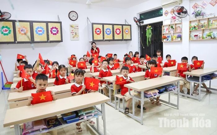 Sau tiếng trống khai trường, học sinh nhận lớp, bắt đầu hành trình học tập và rèn luyện trong năm học mới.
