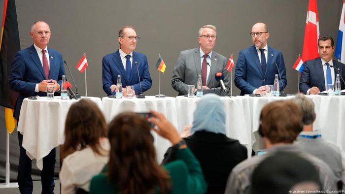 Năm quốc gia EU có bộ trưởng tham dự cuộc họp tại Copenhagen đang tìm kiếm một thỏa thuận với một quốc gia ngoài EU để đăng cai các “trung tâm hồi hương”. Ảnh: AFP.