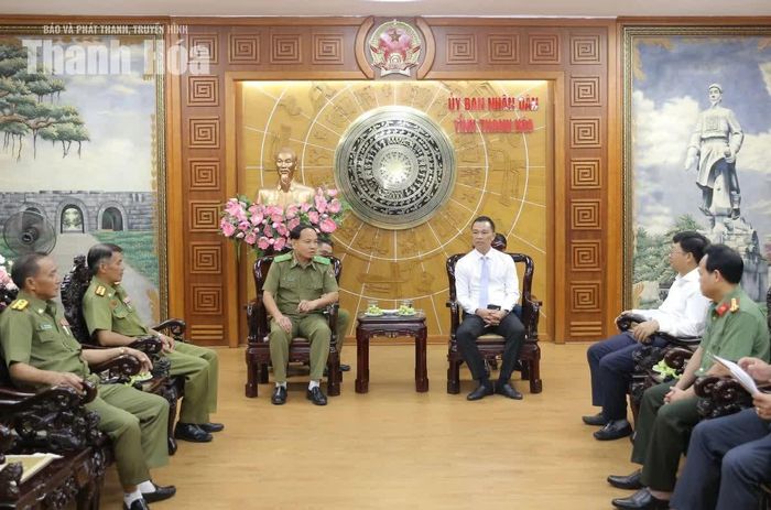 Chủ tịch UBND tỉnh Thanh Hóa Tô Anh Dũng tiếp xã giao Thiếu tướng Phết Sỏn In Su Phăn, Giám đốc Công an tỉnh Hủa Phăn cùng các thành viên đoàn công tác.