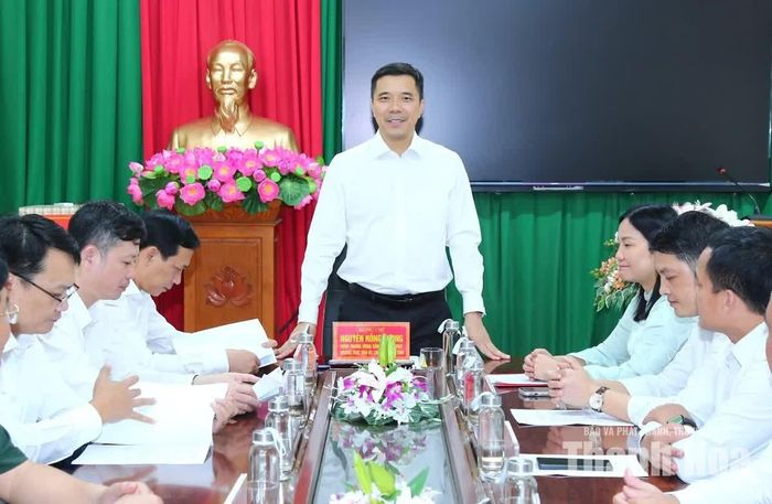 Phó Bí thư Thường trực Tỉnh ủy Nguyễn Hồng Phong phát biểu tại buổi làm việc.
