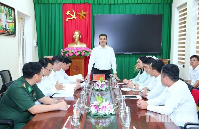 Toàn cảnh buổi làm việc.