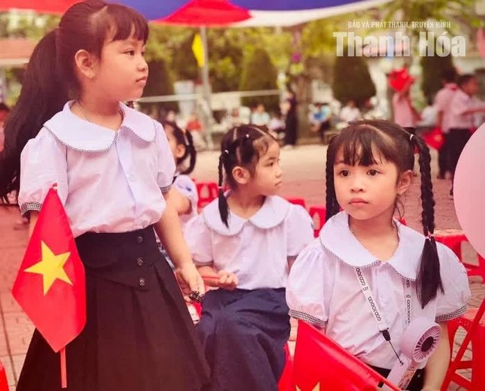 Bước vào năm học mới, cùng với niềm vui, còn cả sự bỡ ngỡ trong ánh mắt trẻ thơ.