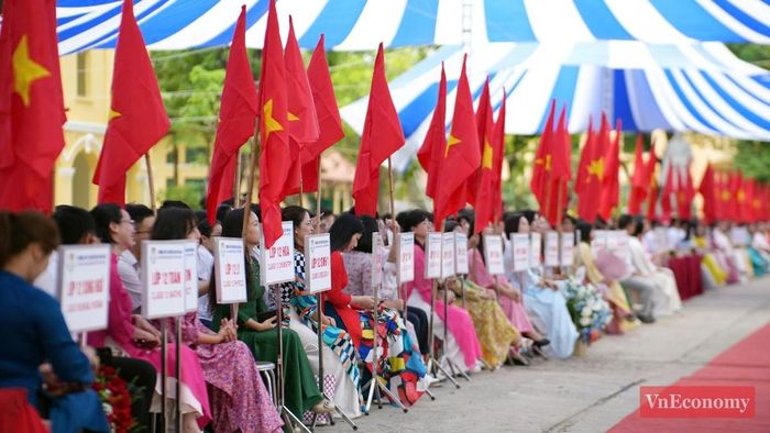 Sáng 5/9, hòa chung không khí cả nước, hàng triệu giáo viên và học sinh Thủ đô náo nức bước vào lễ khai giảng năm học mới 2026 - 2027. Ảnh: Phương Thảo