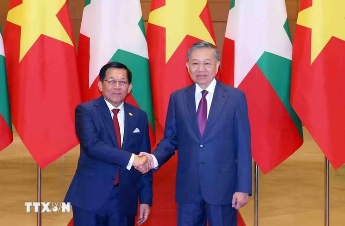 Tổng Bí thư, Chủ tịch nước Tô Lâm và Tổng thống Myanmar Min Aung Hlaing trước hội đàm - Ảnh: TTXVN