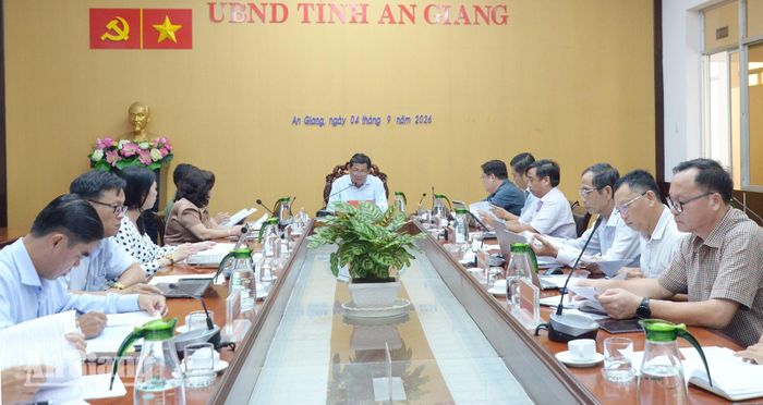 Quang cảnh cuộc họp.