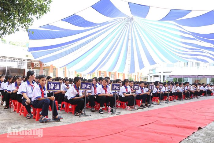 Các em học sinh tham dự Lễ khai giảng năm học 2026 - 2027 tại Trường THCS và THPT Bình Sơn.