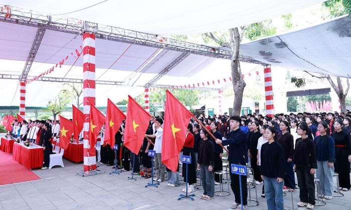 Học sinh Trường Phổ thông dân tộc Nội trú tỉnh Bắc Ninh hào hứng chào đón năm học mới.