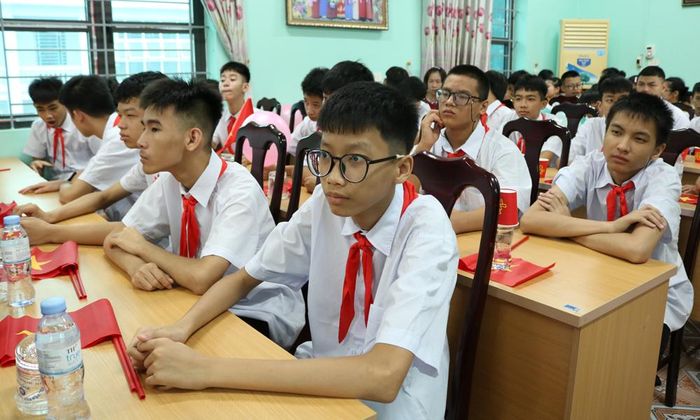  Học sinh tại Cơ sở Bảo trợ xã hội tổng hợp Bắc Ninh xem truyền hình trực tiếp Lễ khai giảng toàn quốc, năm học 2026-2027. 