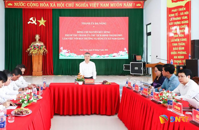Chủ tịch HĐND thành phố Nguyễn Đức Dũng phát biểu tại buổi làm việc. Ảnh: NGỌC PHÚ