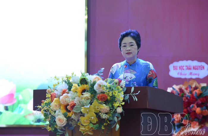 Đồng chí Lò Thị Luyến phát biểu chỉ đạo tại Lễ khai giảng.