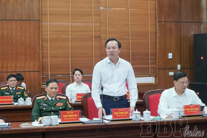 Thứ trưởng Bộ Giáo dục và Đào tạo Đoàn Trung Kiên tham gia ý kiến tại buổi làm việc.