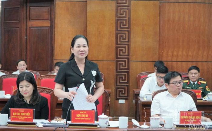 Thứ trưởng Bộ Dân tộc và Tôn giáo phát biểu ý kiến tại buổi làm việc.