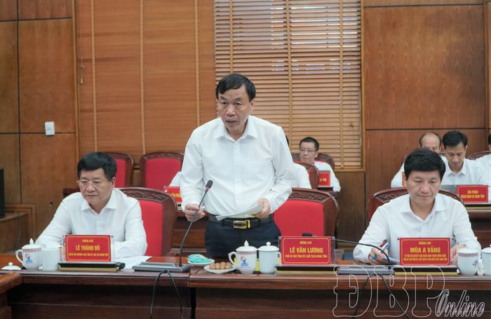 Chủ tịch UBND tỉnh Lê Văn Lương báo cáo tóm tắt tình hình phát triển kinh tế - xã hội, bảo đảm quốc phòng - an ninh, đối ngoại 8 tháng đầu năm 2026.