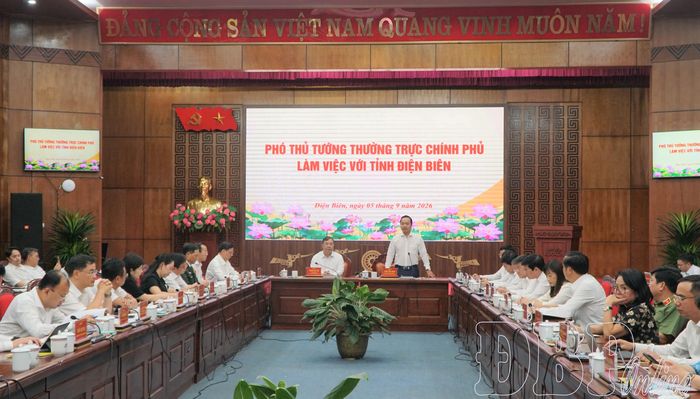 Bí thư Tỉnh ủy Trần Tiến Dũng phát biểu tại buổi làm việc.