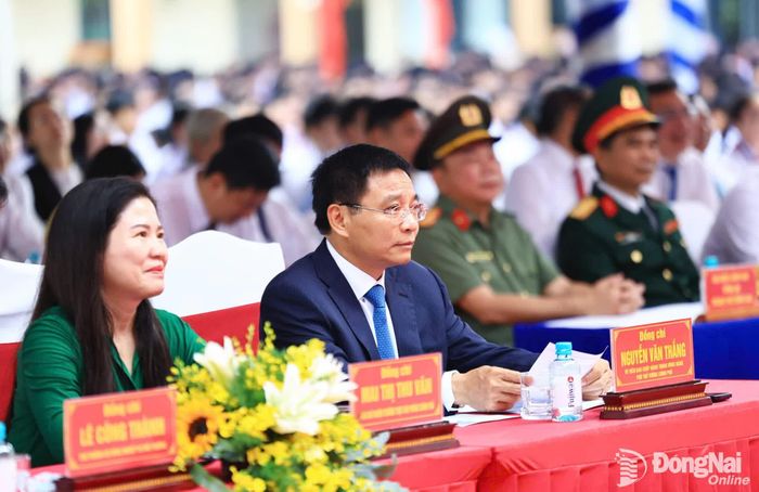 Đồng chí Nguyễn Văn Thắng, Ủy viên Trung ương Đảng, Phó Thủ tướng Chính phủ dự khai giảng tại Trường THCS Hùng Vương, phường Trảng Bom, thành phố Đồng Nai. Ảnh: Công Nghĩa