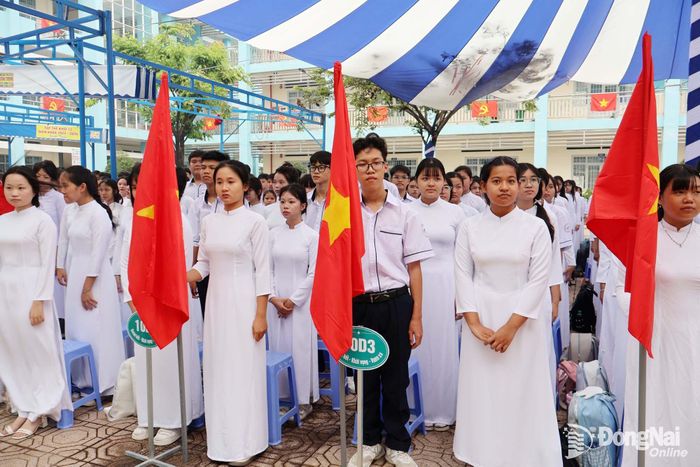 Học sinh nhà trường dự lễ khai giảng. Ảnh: Nguyệt Hà