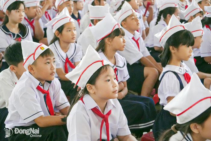 Học sinh Trường TH-THCS Minh Đức trong lễ khai giảng. Ảnh: Hải Bình