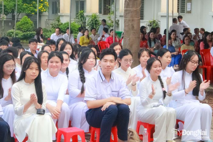Các em học sinh Trường THPT Nhơn Trạch tại lễ khai giảng năm học mới 2026-2027. Ảnh: N.Hòa