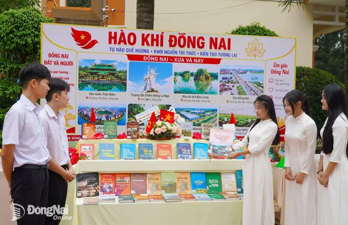 Các em học sinh còn được tham gia nhiều hoạt động thiết thực, ý nghĩa trong ngày đầu năm học mới. Ảnh: An Nhơn
