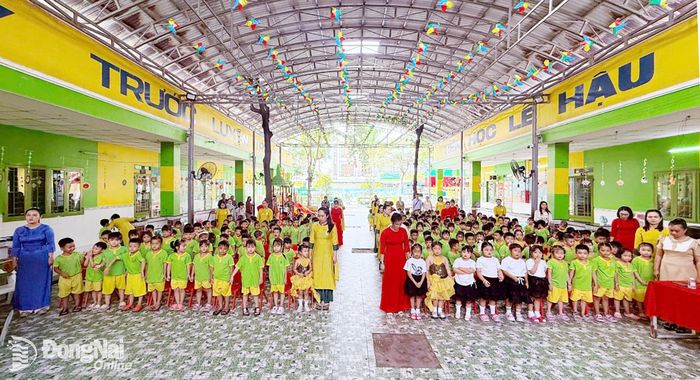 Đông đảo học sinh Hệ thống Mầm non An Nông tham dự lễ khai giảng năm học mới trong không khí vui tươi, phấn khởi. Ảnh A.N