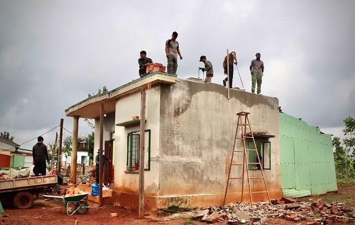  Các hộ nghèo, cận nghèo, hộ khó khăn có nhà bị hư hỏng, tốc mái hoặc sập đổ hoàn toàn, mức thiệt hại trên 70% và không còn nơi ở được đề xuất hỗ trợ tối đa 40 triệu đồng. Ảnh: M.P 