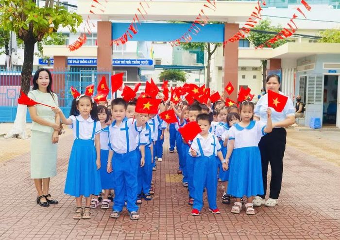  Học sinh Trường Tiểu học Lê Lợi (phường Quy Nhơn) sẵn sàng bước vào năm học mới 2026 - 2027 (ảnh chụp sáng 4-9). Ảnh: Hồ Điểm 